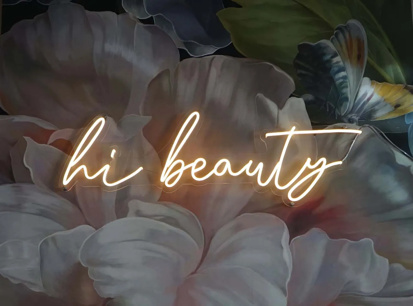 Leuchtschrift «hi beauty» bei Beauty Point